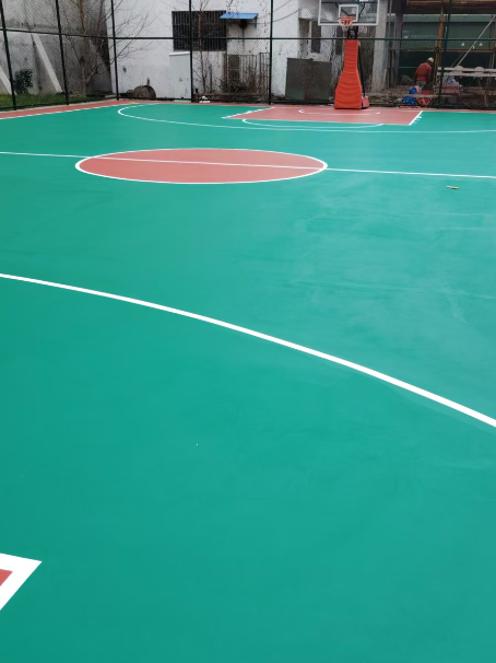 上蔡 球场长期使用易出现地面开裂